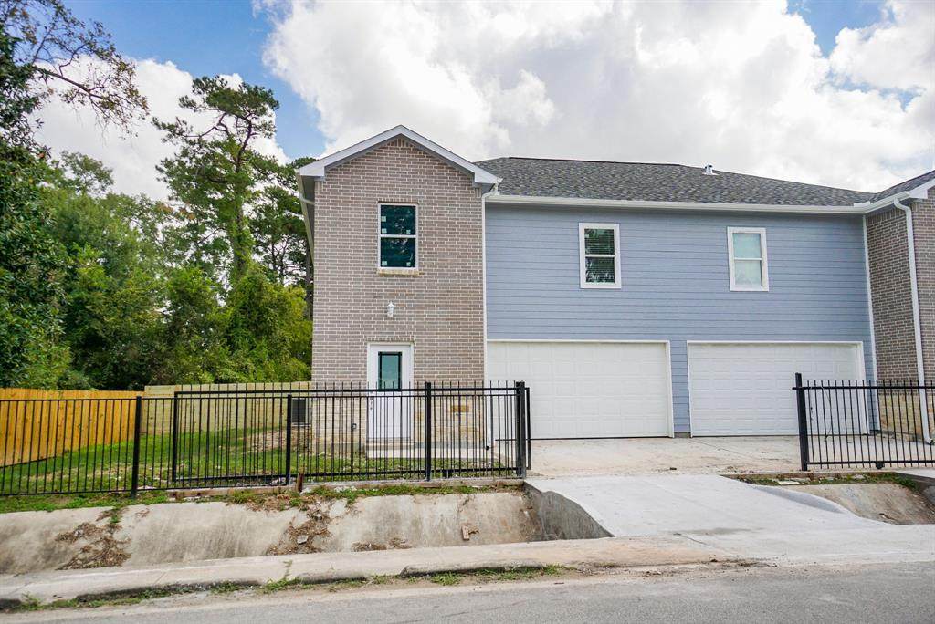 8203 Oak Knoll Lane - Photo 1