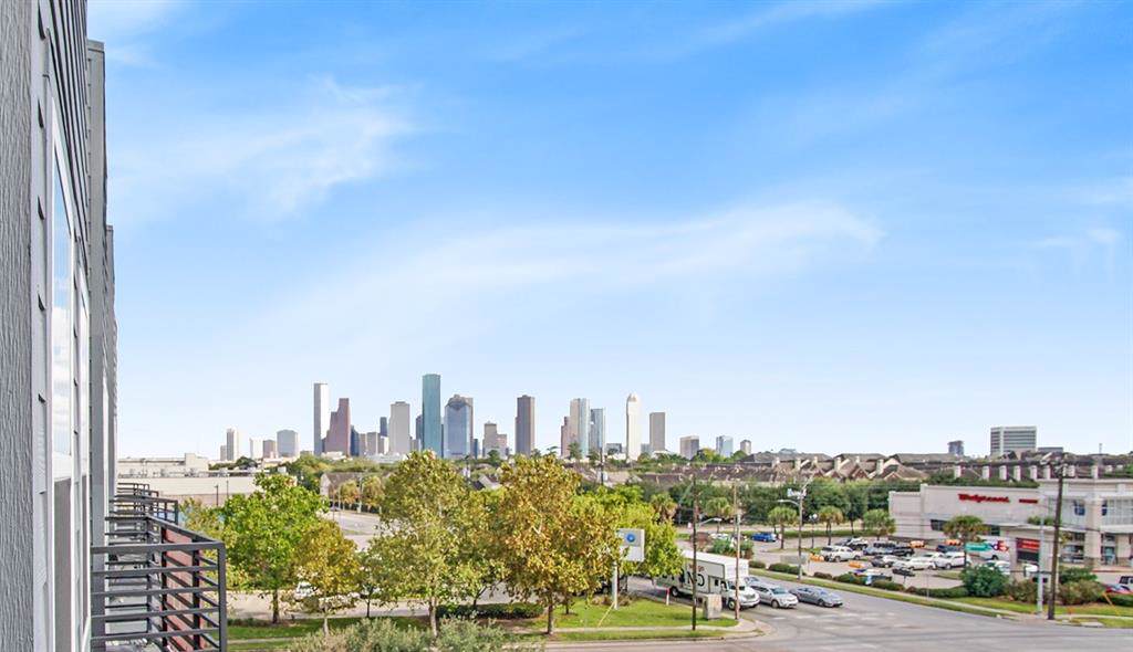 1011 Studemont - Photo 1