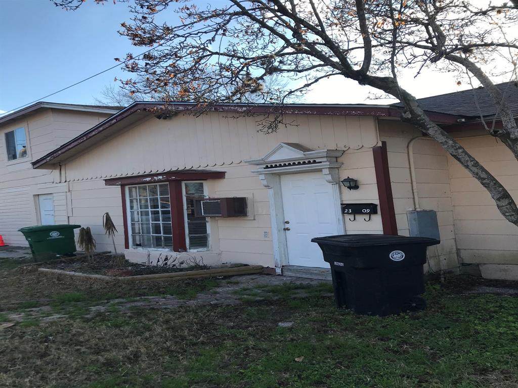 5201 Petty Street - Photo 1