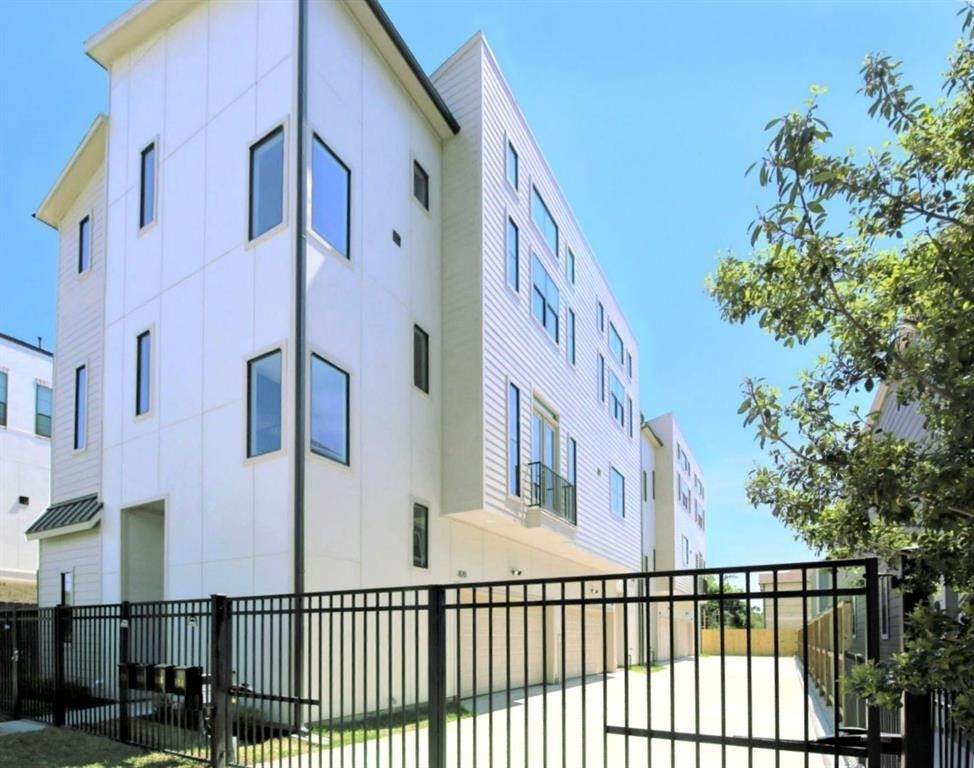 820 22nd Street - Photo 1