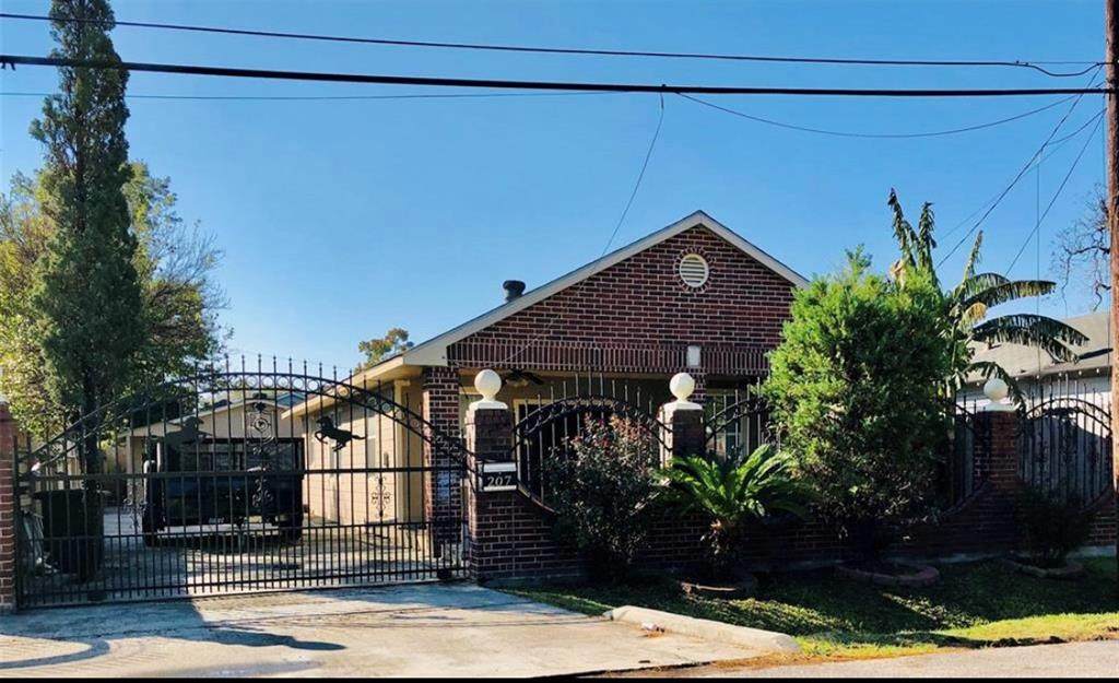 207 Coronado Street - Photo 1