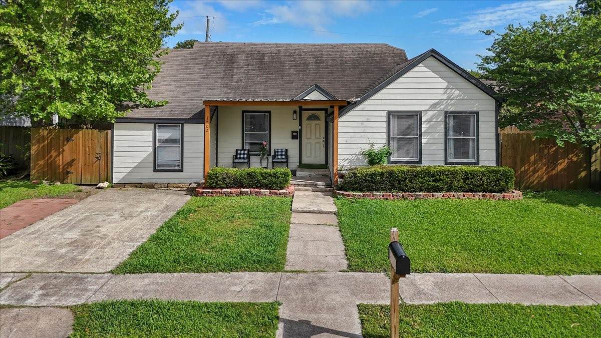1702 Alabama Street - Photo 1