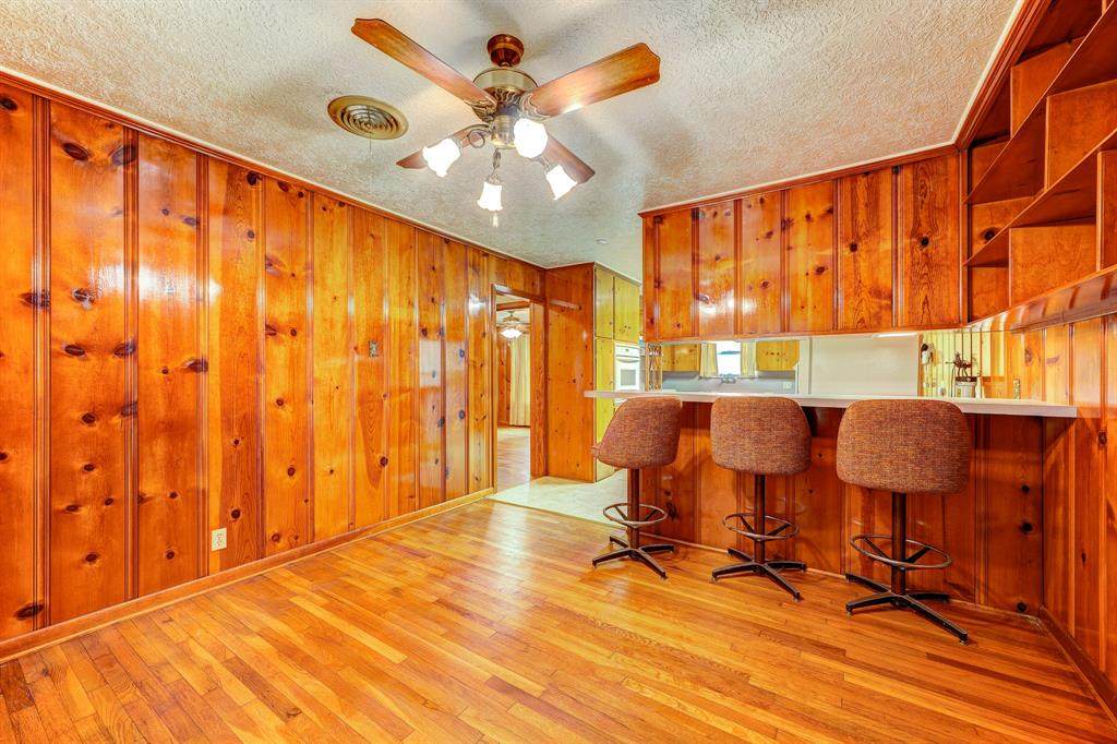 7102 East Freeway - Photo 1