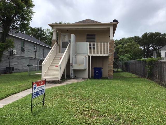 4615 Avenue Q 1/2 - Photo 1