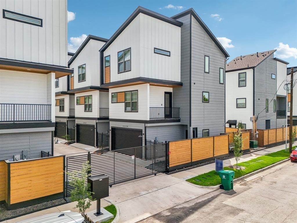 2339 Eagle St - Photo 1