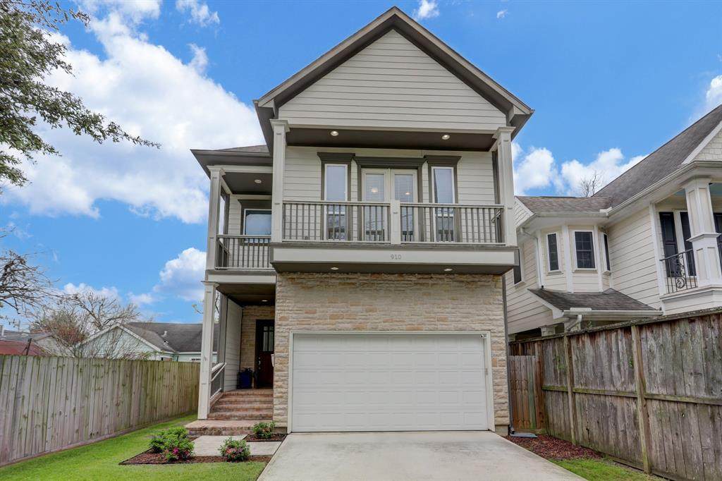 910 Dorothy - Photo 1