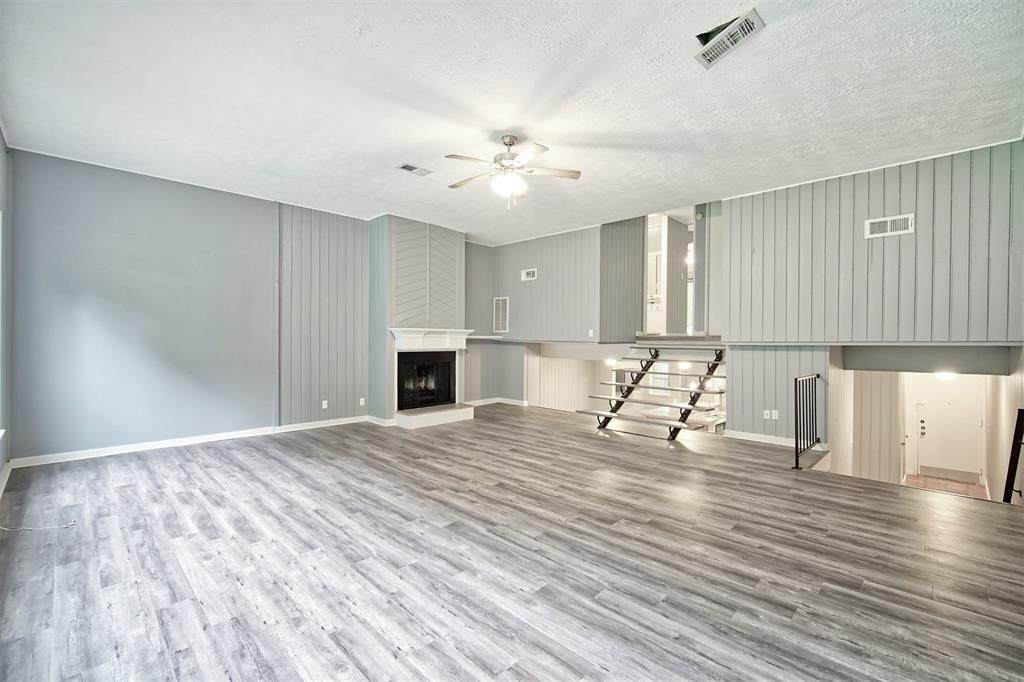 16 Lakeway Street - Photo 1