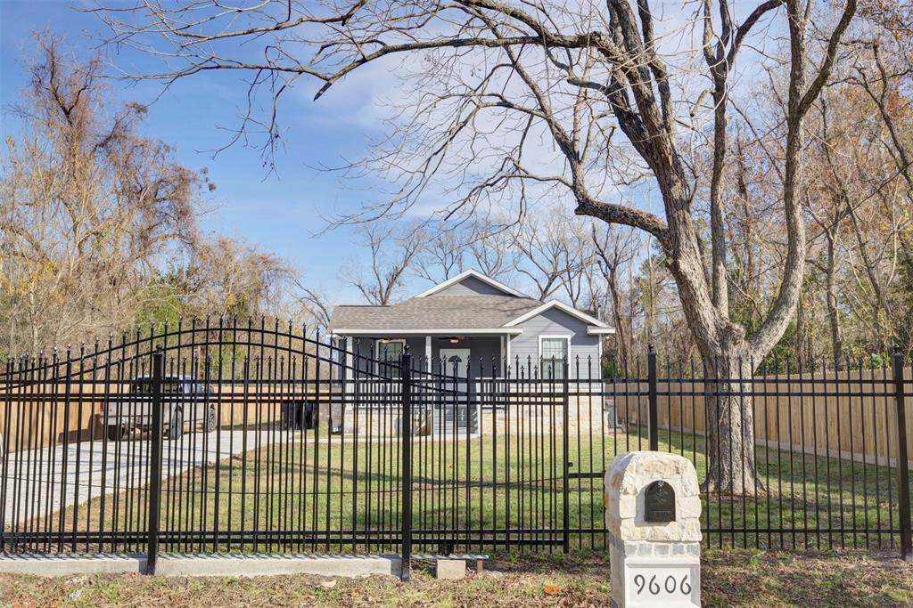 9606 Maxroy Street - Photo 1