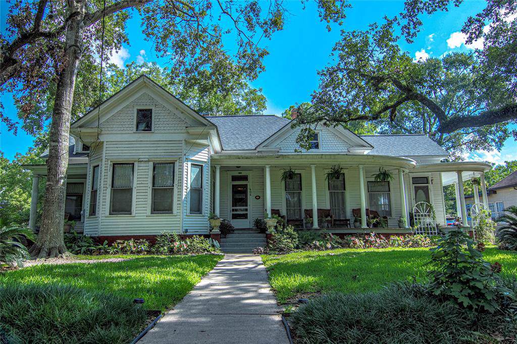 406 Prairie Avenue - Photo 1