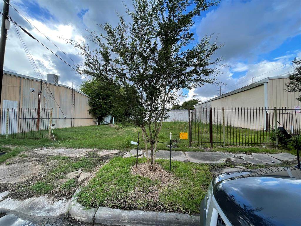 109 Drew Street - Photo 1