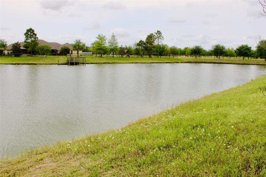 401 Pine View - Photo 1