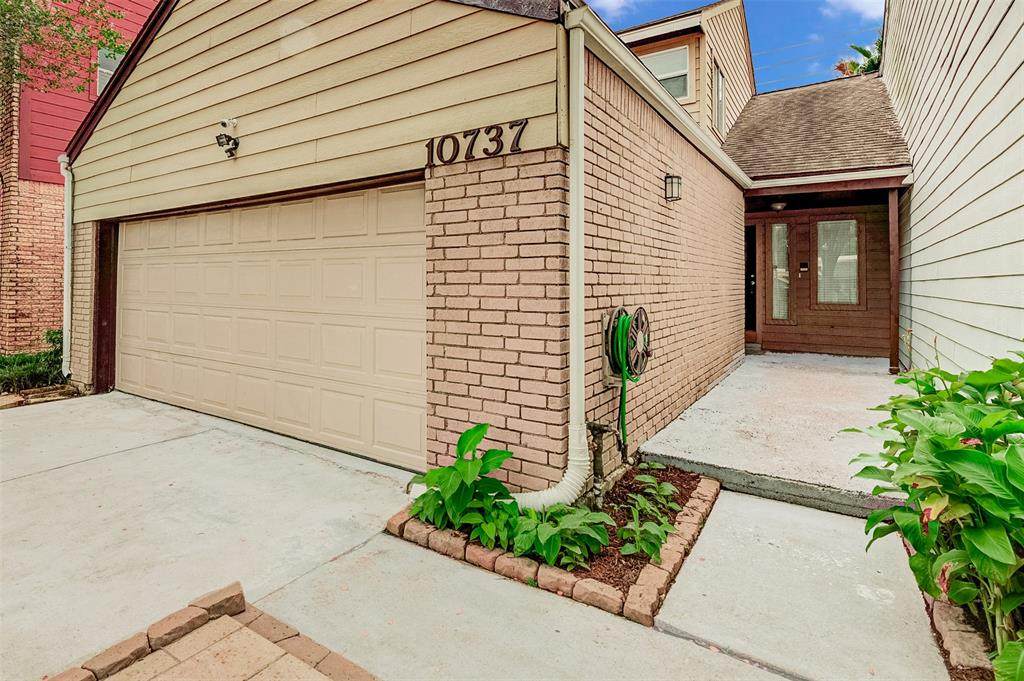 10737 Boardwalk Street - Photo 1