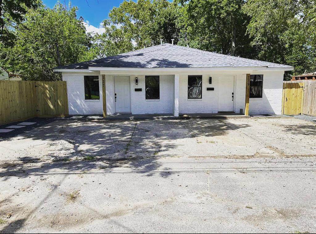 737 Neyland Street - Photo 1