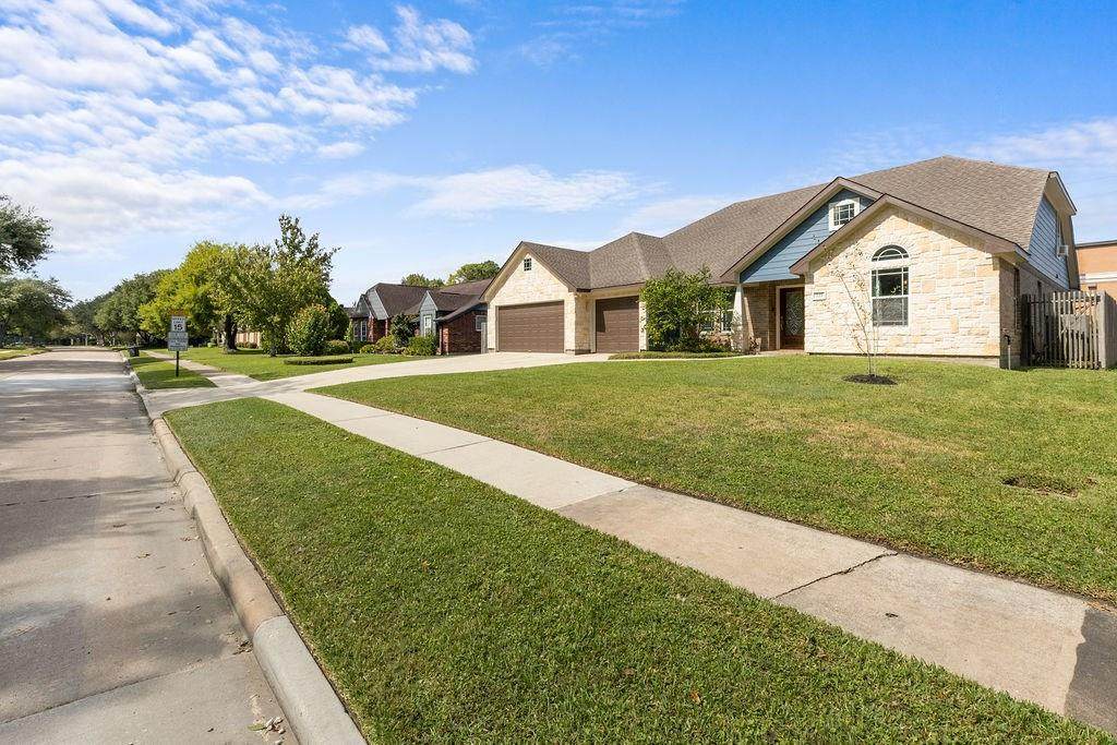 727 Whitecap Drive - Photo 1