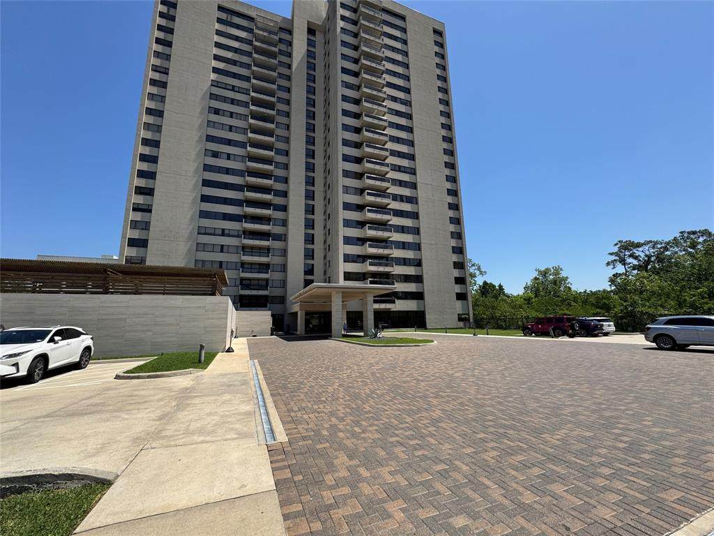 49 Briar Hollow Lane - Photo 1