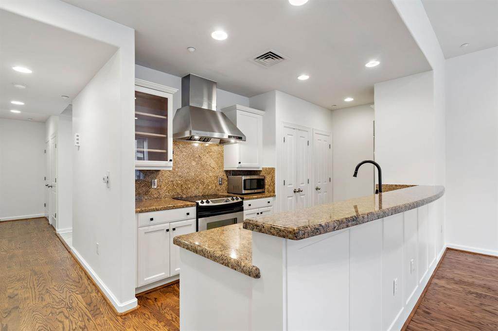 914 Main Street - Photo 1
