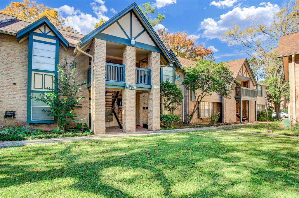 8229 Kingsbrook Road - Photo 1