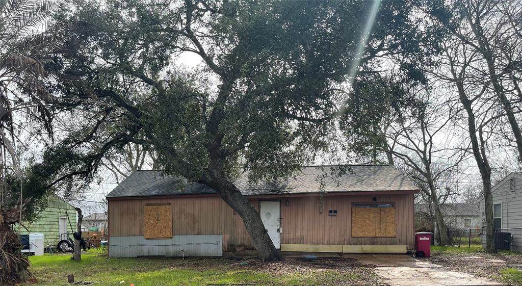 919 11th Street - Photo 1