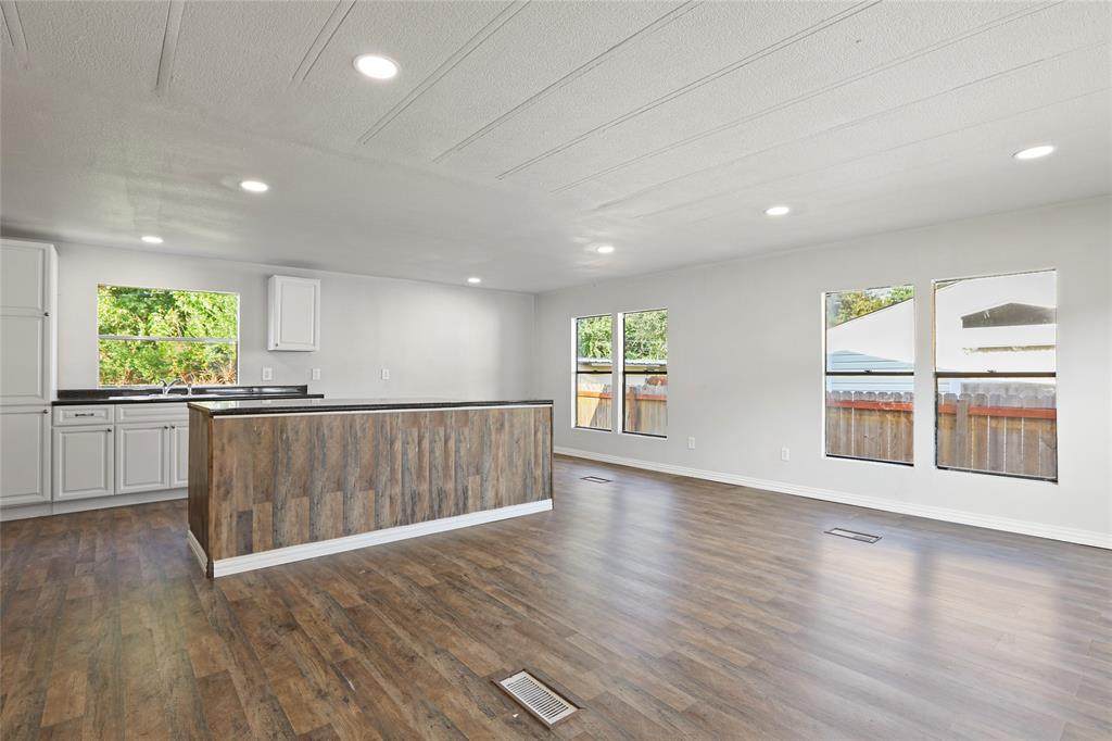 504 Vista Avenue - Photo 1