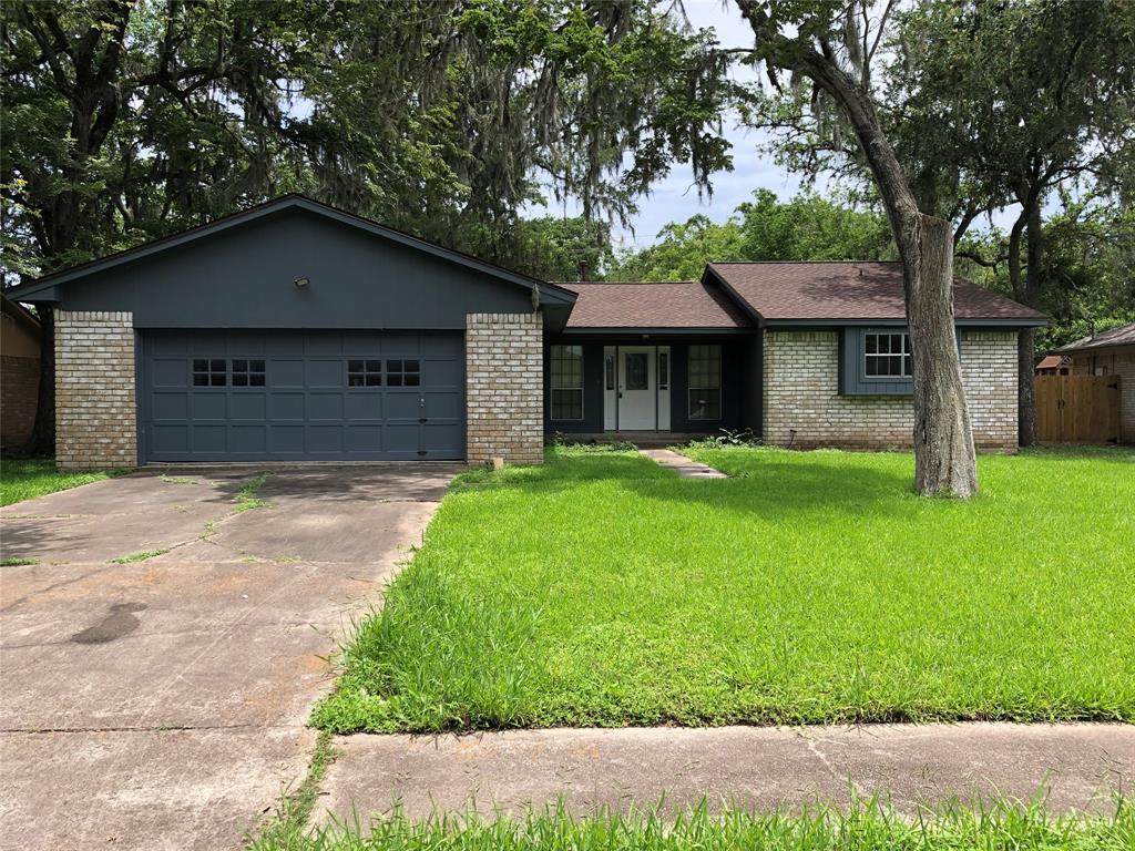 303 Dogwood Street - Photo 1