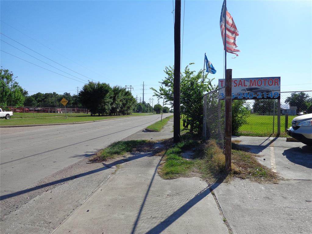 11727 Wallisville Road - Photo 1