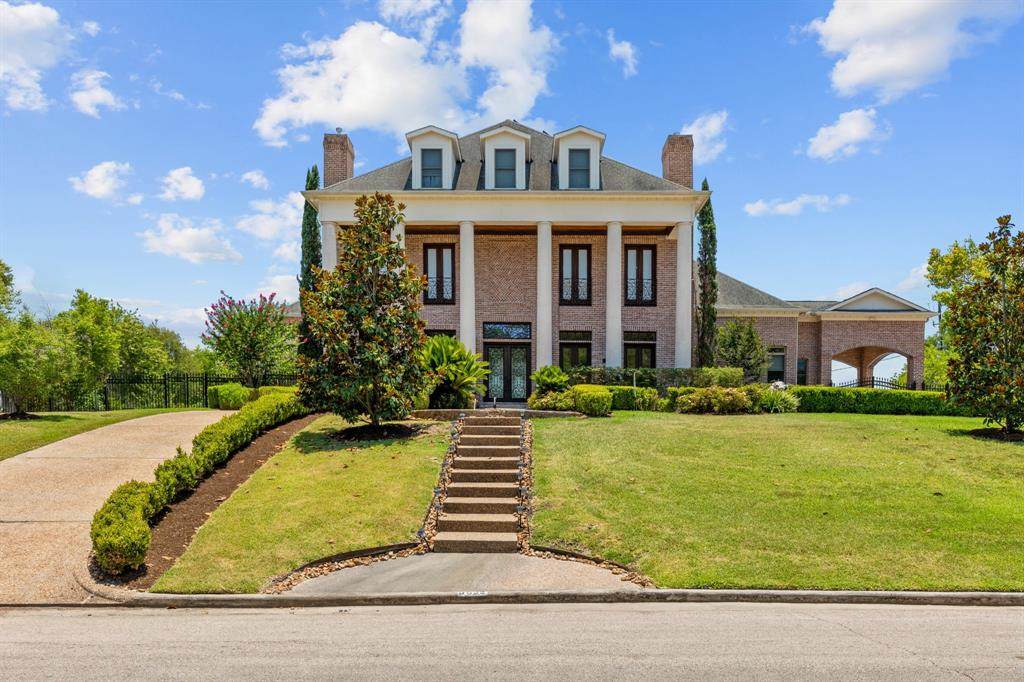 3522 Parkwood Drive - Photo 1