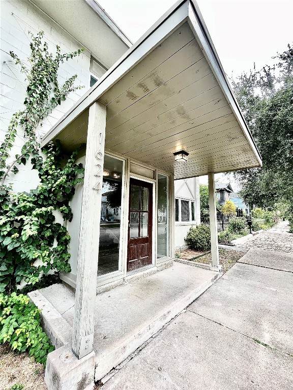 1624 Sealy - Photo 1