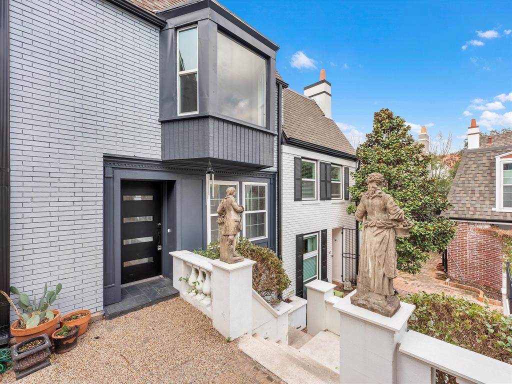 811 Lovett Boulevard - Photo 1