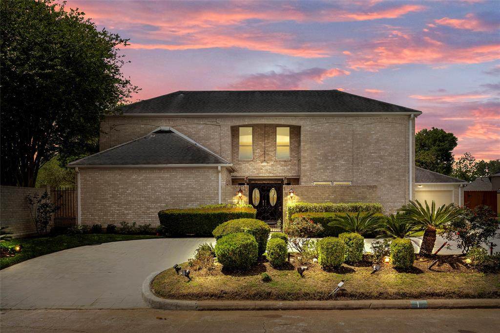 1 Crestwood Circle - Photo 1
