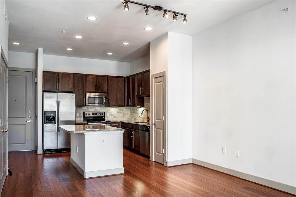 1616 Dallas Street - Photo 1