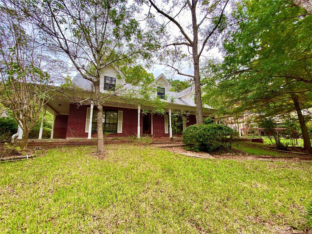 305 Evergreen Drive - Photo 1