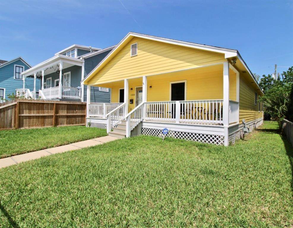 1320 Avenue L - Photo 1