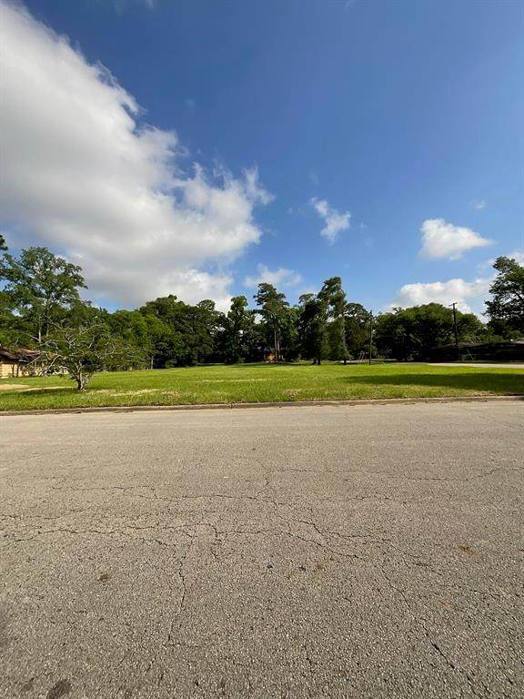 700 Everett Street - Photo 1