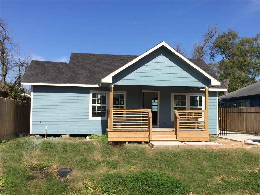 217 Amundsen Street - Photo 1