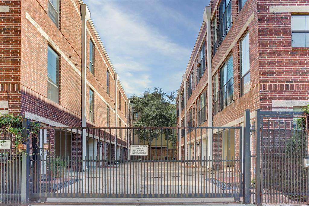 100 Mcgowen Street - Photo 1