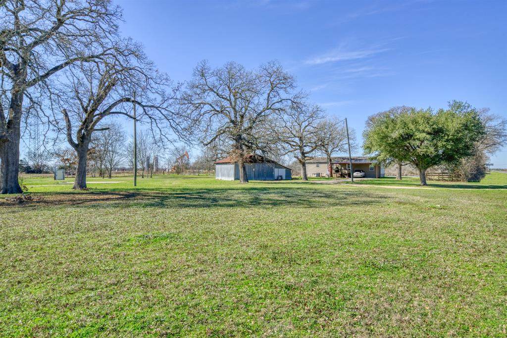 2095 Fm 1452 - Photo 1