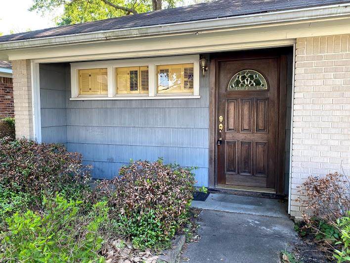 110 Avenue - Photo 1