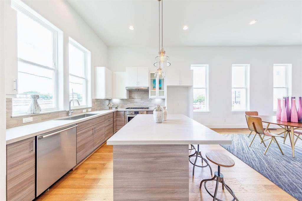 834 Nagle Street - Photo 1