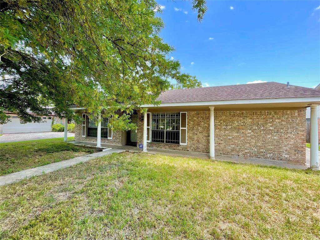 11710 Roos Road - Photo 1