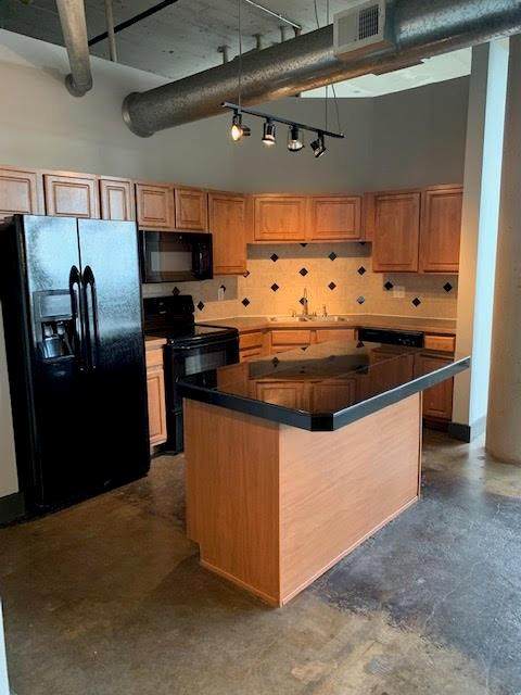 2115 N Runnels St - Photo 1
