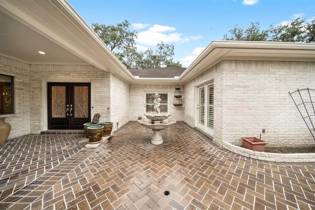 2302 Country Club Boulevard - Photo 1