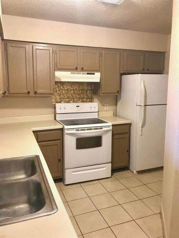 2501 Gulf Freeway - Photo 1
