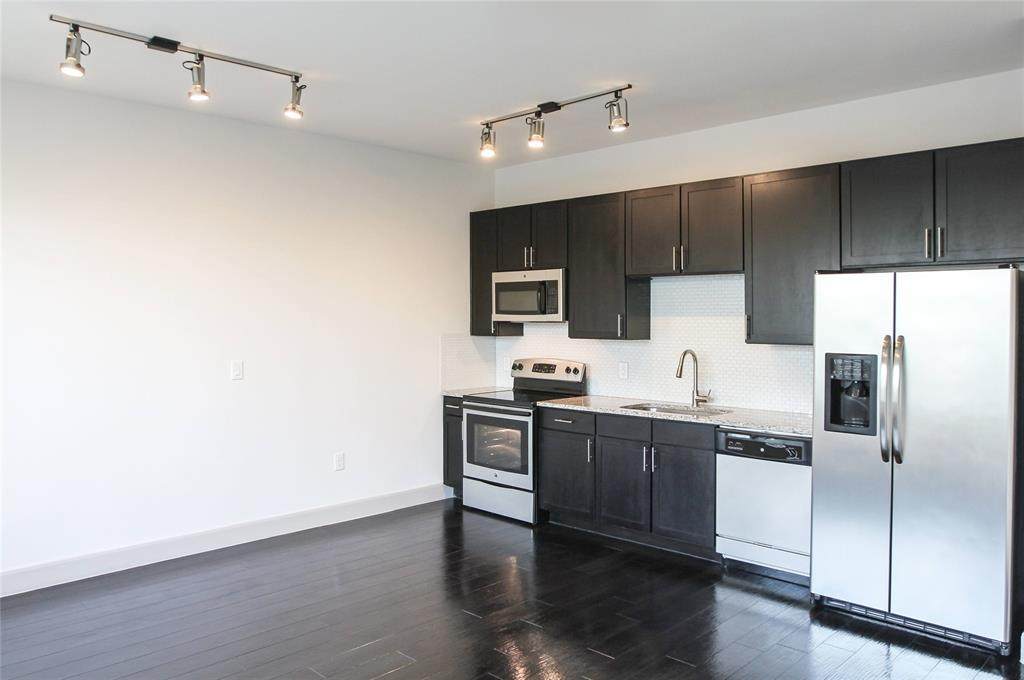 1301 Richmond Avenue - Photo 1