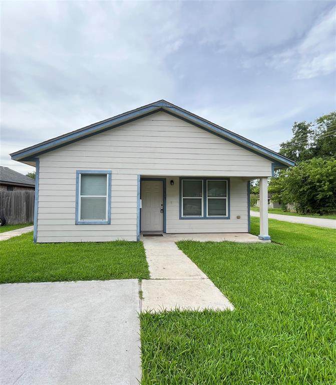 1019 Avenue E - Photo 1