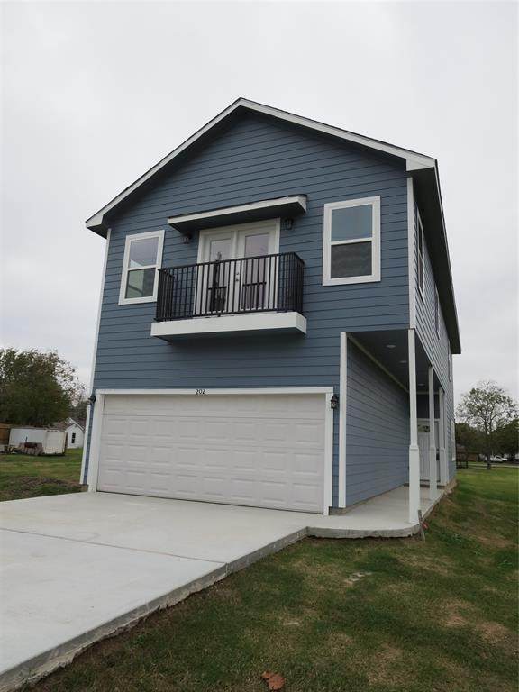204 6th Street - Photo 1