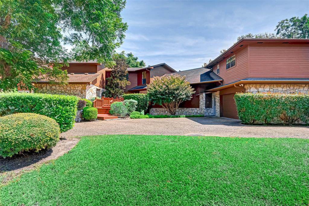 2110 Country Club Boulevard - Photo 1