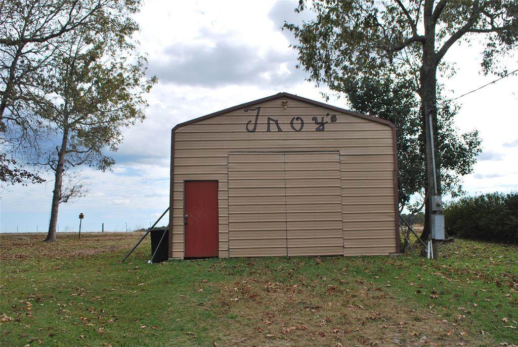 372 Lakeshore Dr - Photo 1
