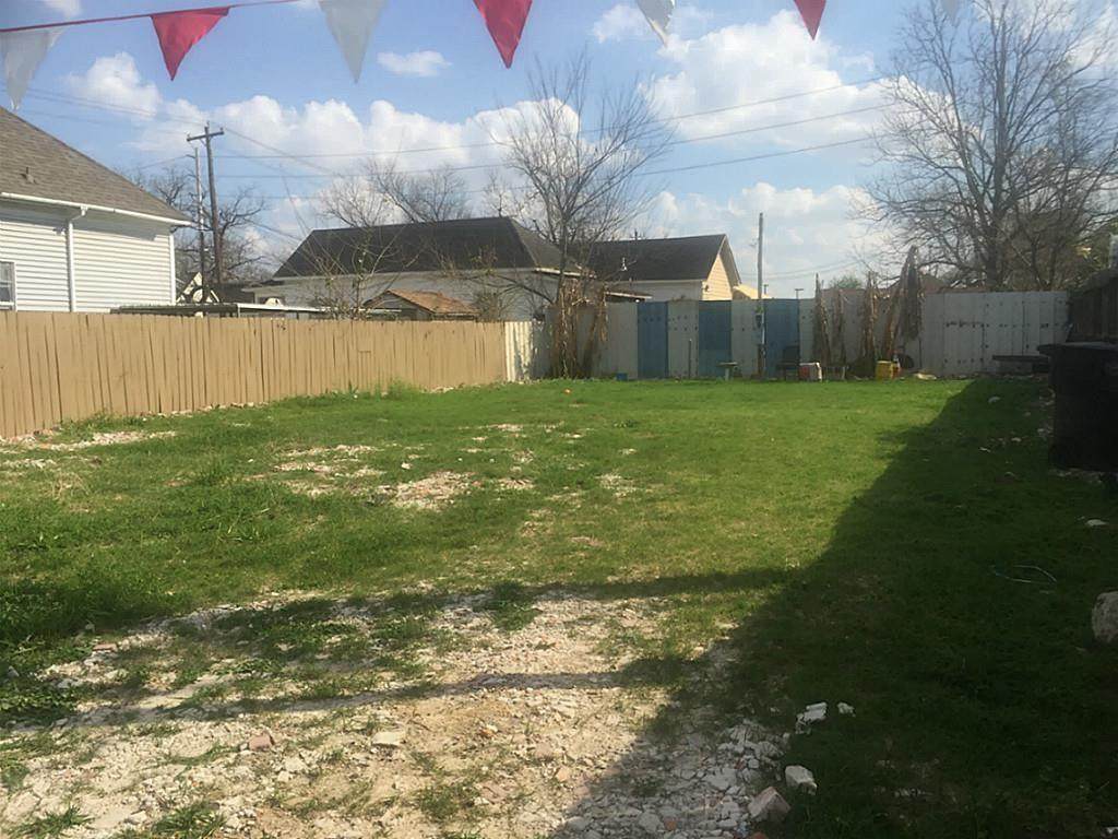 612 Brooks Street - Photo 1