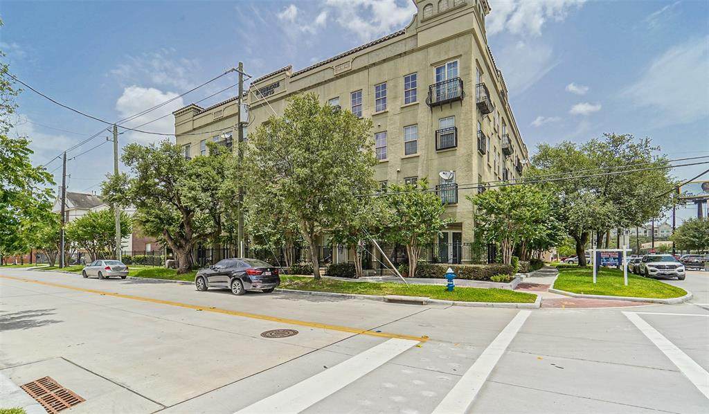 2216 Chenevert Street - Photo 1
