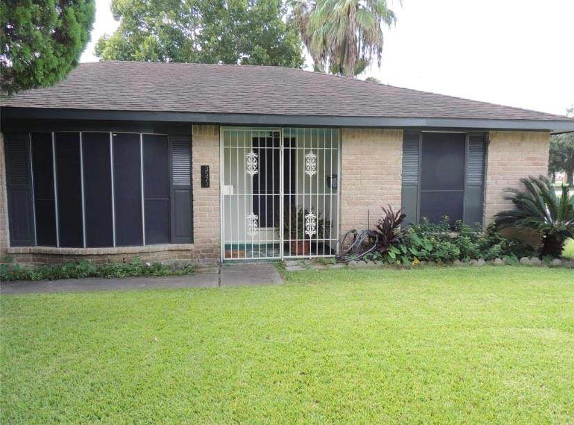 3527 Brookfield Drive - Photo 1